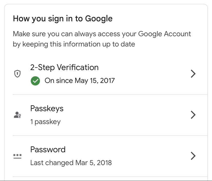 Menu Google „Jak zalogować się w Google” zawierające „Klucze dostępu” jako opcję między weryfikacją dwuetapową a hasłem.