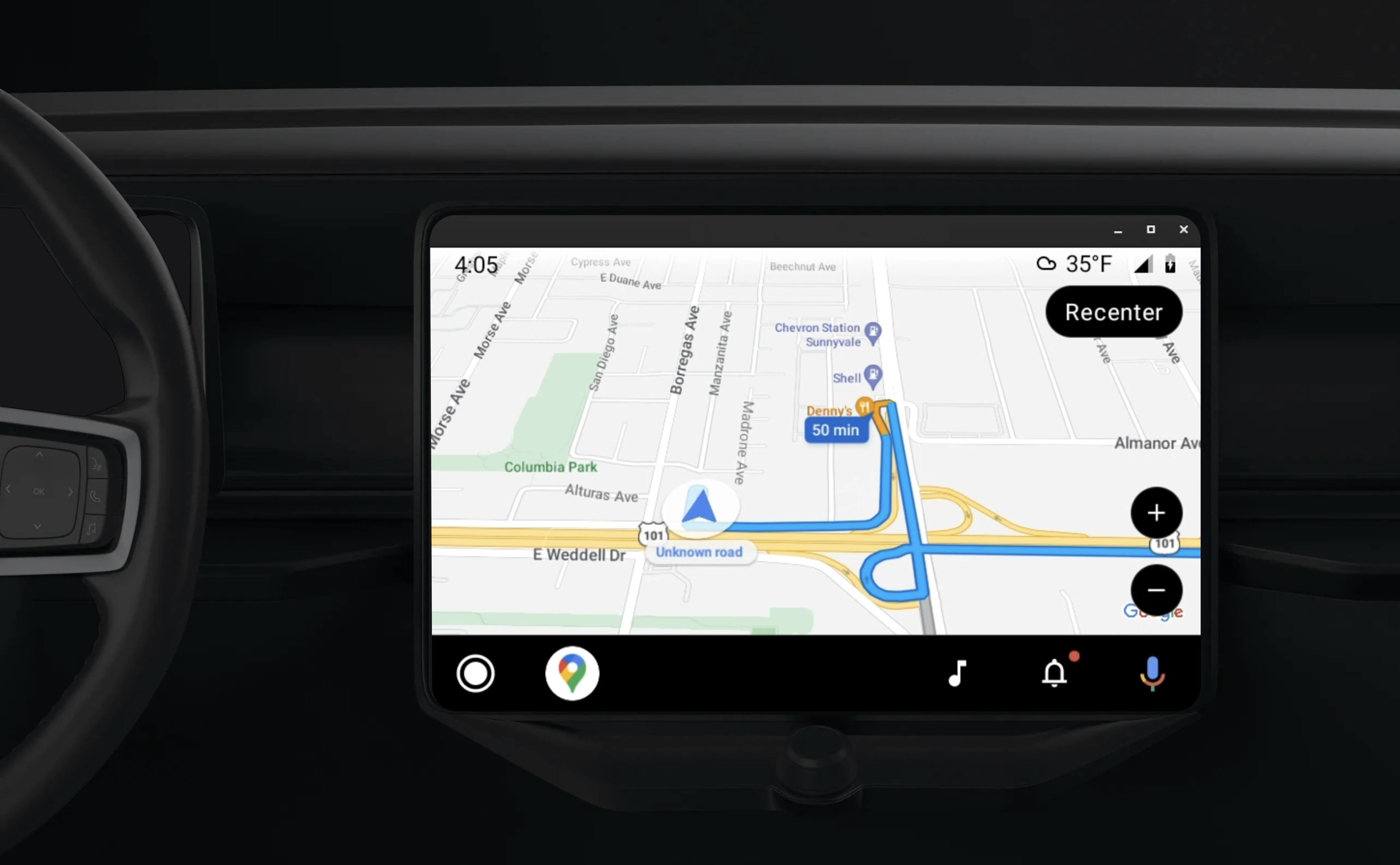 Ein Dashboard mit Infotainmentsystemen, auf dem eine geführte Navigation mit einer aktivierten App angezeigt wird
für Android Auto.