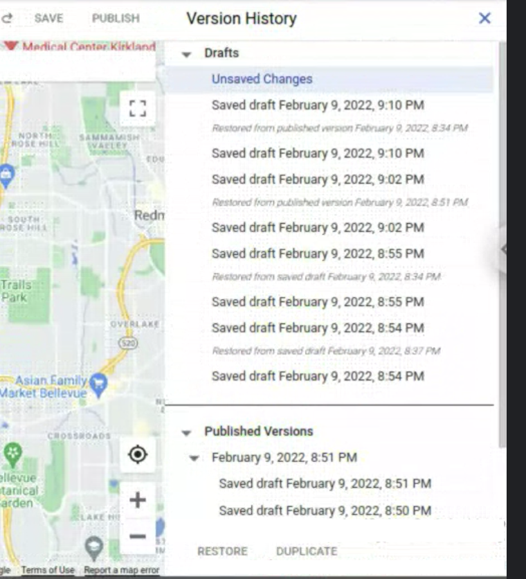 Google Cloud コンソールの地図スタイル画面で [Version History] ペインを開いた様子のスクリーンショット。[Version History] ペインにはいくつかの下書きバージョンと公開済みバージョンが一覧表示されており、ペイン下部には各バージョンを復元する [Restore] ボタンと複製する [Duplicate] ボタンがある。また、ペインの枠外に [Save] ボタンと [Publish] ボタンが表示されている。