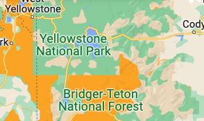 Yellowstone Parkı, doğa rezervi için seçilen turuncu yerine yeşil bitki örtüsü harita stilini gösteriyor