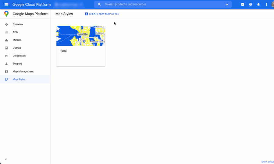 [地図のスタイル] ページで、[地図のスタイルを作成] がクリックされています。[新しい地図のスタイル] ページの [独自のスタイルの作成] で、[Google マップ] ラジオボタンが選択されています。アトラスのスタイルを設定するため、[Atlas] ラジオボタンがクリックされ、[スタイル エディタで開く] がクリックされています。スタイル エディタで、特徴タイプ [Points of Interest]、Element type [Icon] の順にクリックされ、色が赤色に設定されています。[POI Density] チェックボックスが選択され、密度コントロールが最大まで右にスライドされています。密度が上がるにつれて、地図プレビューに表示される赤色のマーカーの数が増えます。[SAVE] ボタンにマウスが移動します。