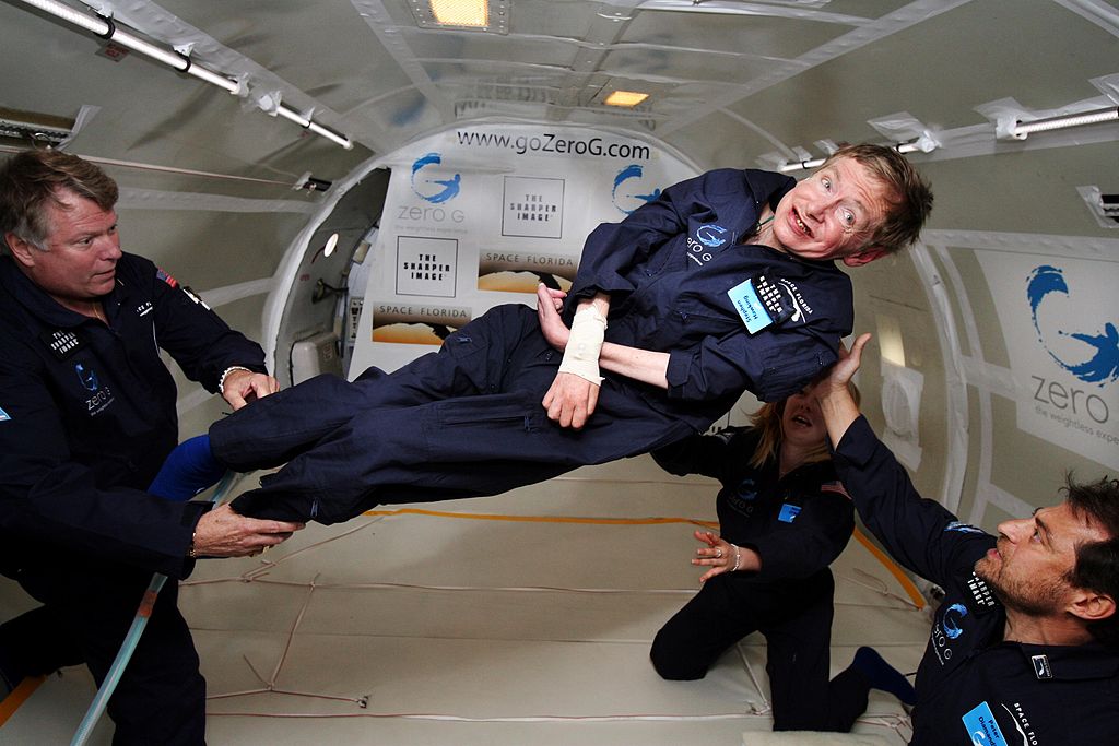 الفيزيائي ستيفن هوكينغ في برنامج انعدام الجاذبية من وكالة ناسا