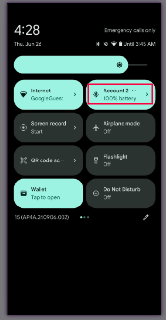 Pokazuje, jak przejść do opisanego menu.