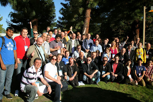 Group photo of Googlers and Top Contributors