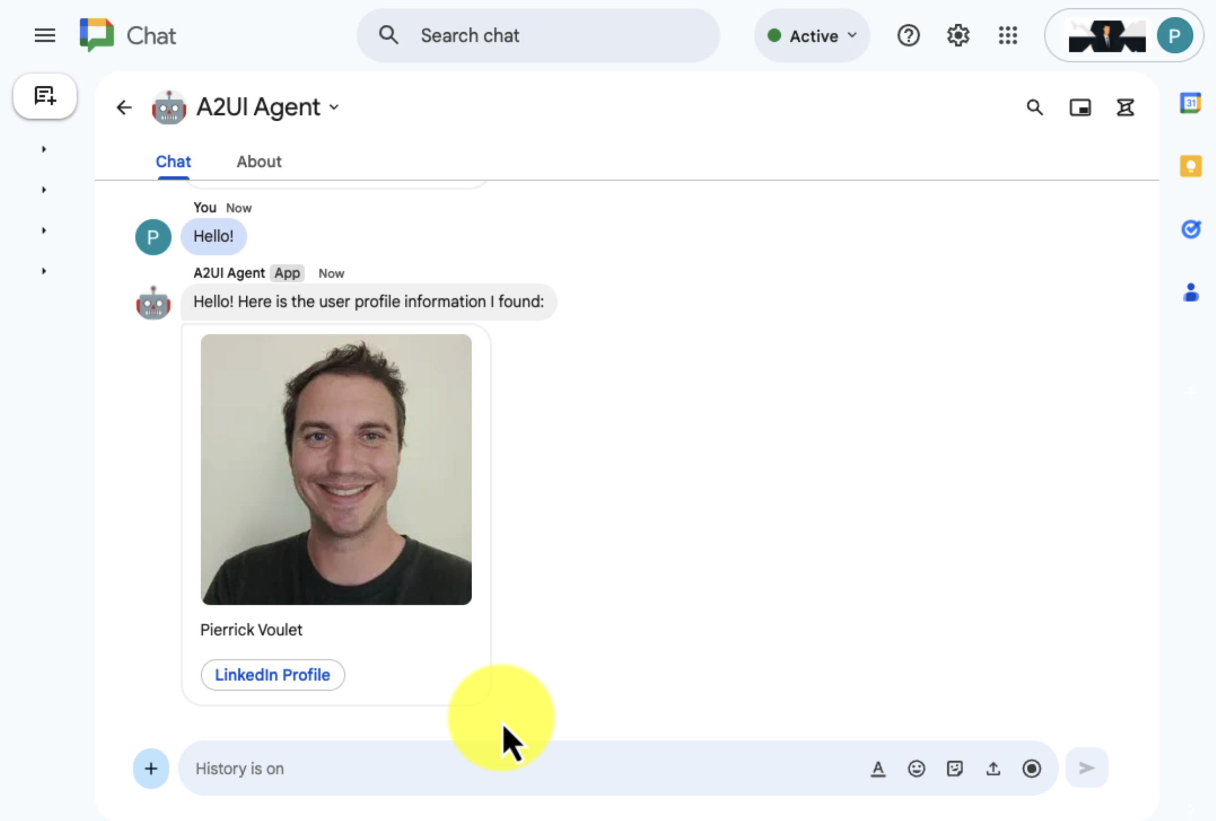 L'agente A2UI risponde all'utente con un messaggio di testo e una scheda contenente il nome del profilo, l'immagine e il pulsante LinkedIn.